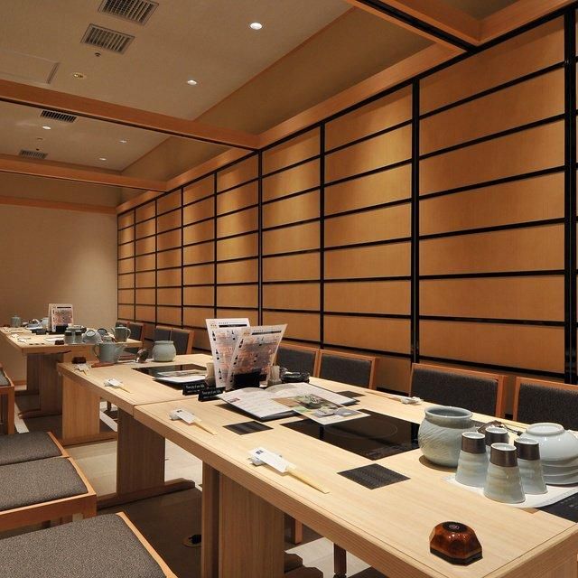 大阪/水たき料亭 博多華味鳥(梅田ヒルトンプラザ店)/2名様ランチまたはディナープラン≪華味鳥水たきコース+お土産付≫