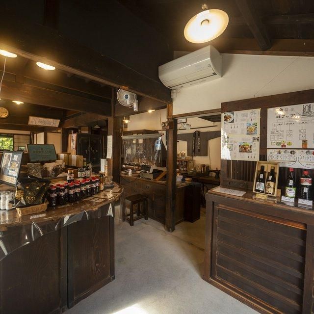 【親子でも楽しめる】静岡/明治屋醤油/醤油搾り(火入れなし)体験、豆腐での味見＋持ち帰り80ml付